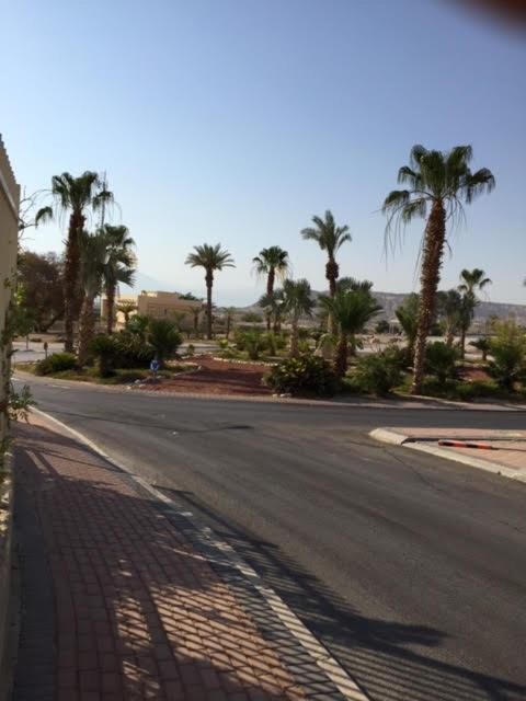 הבית של דרורי Neve Zohar Exterior foto
